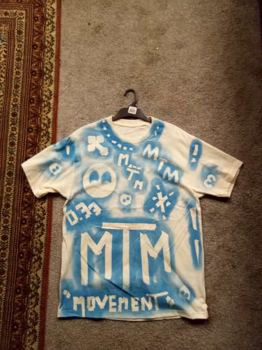 White short sleeve blue Crossbone XL tshirt